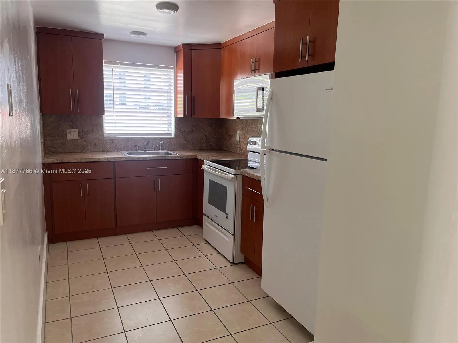 500 NE 26th St, #3C