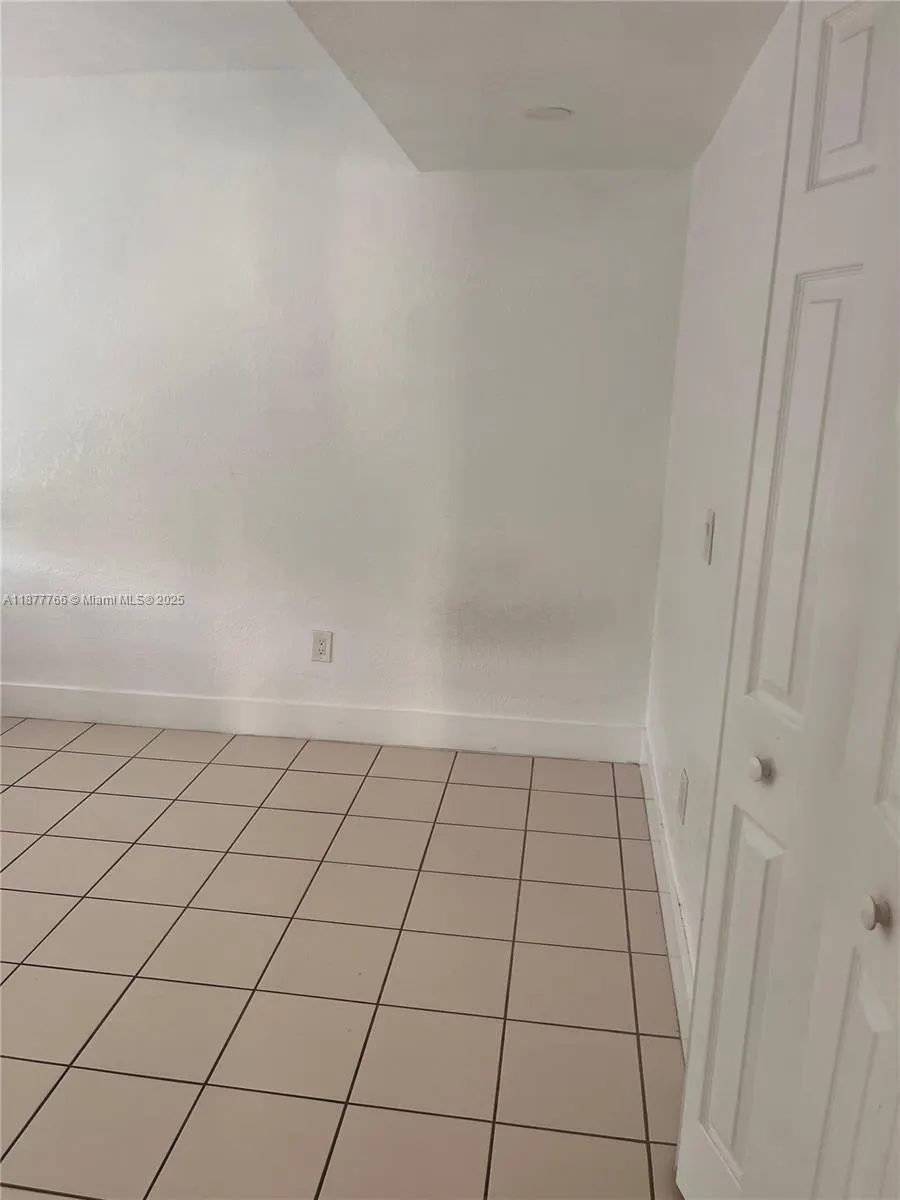 500 NE 26th St, #3C