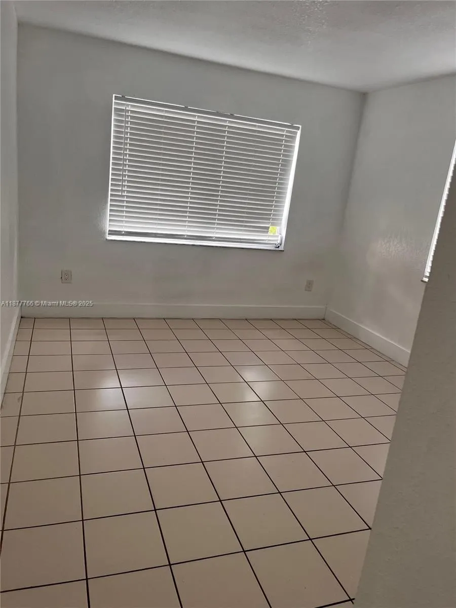 500 NE 26th St, #3C