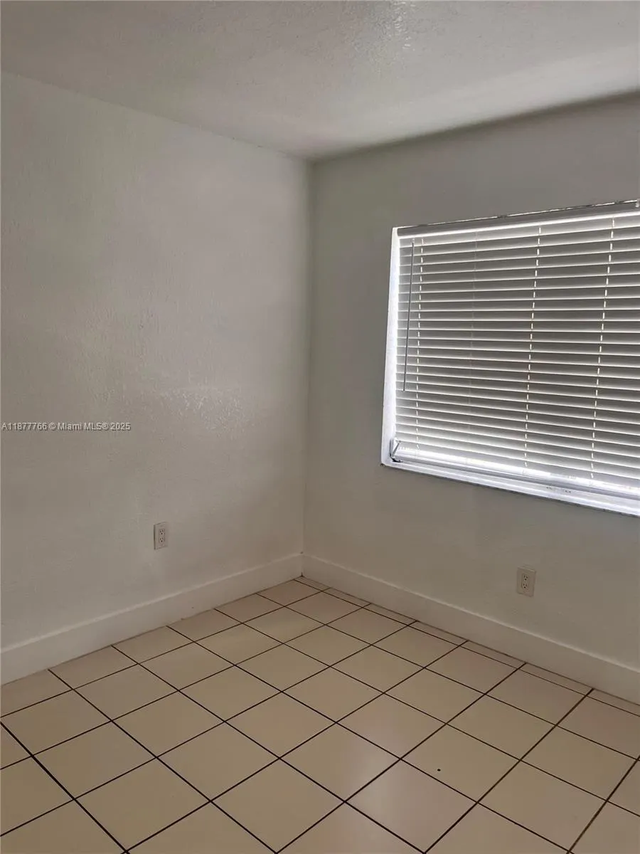 500 NE 26th St, #3C