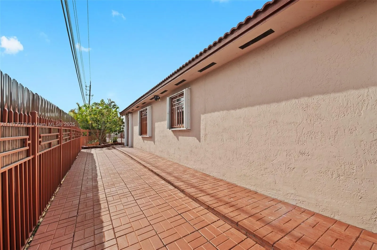 3203 W 70th Ter