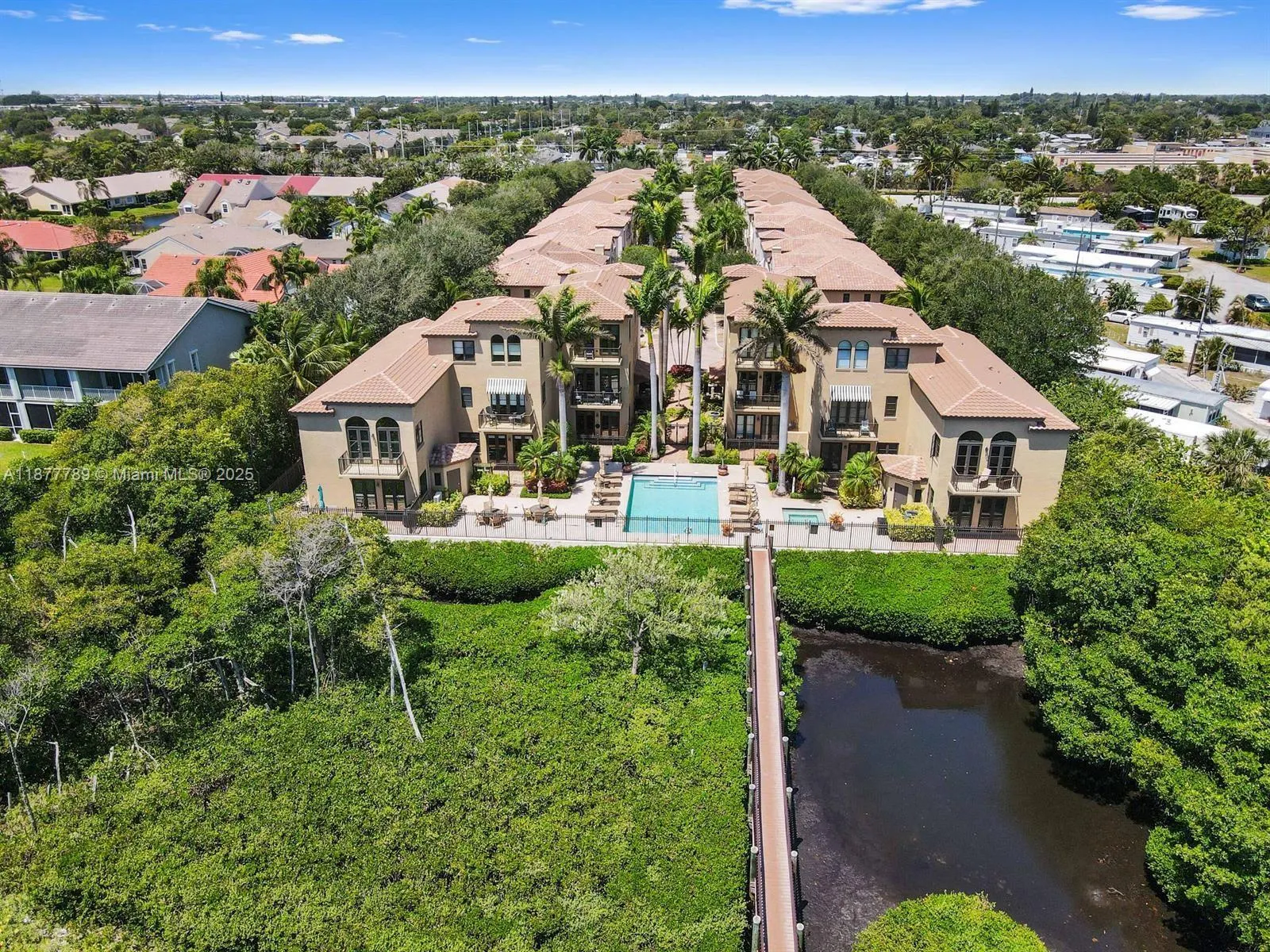 210 Via Villagio