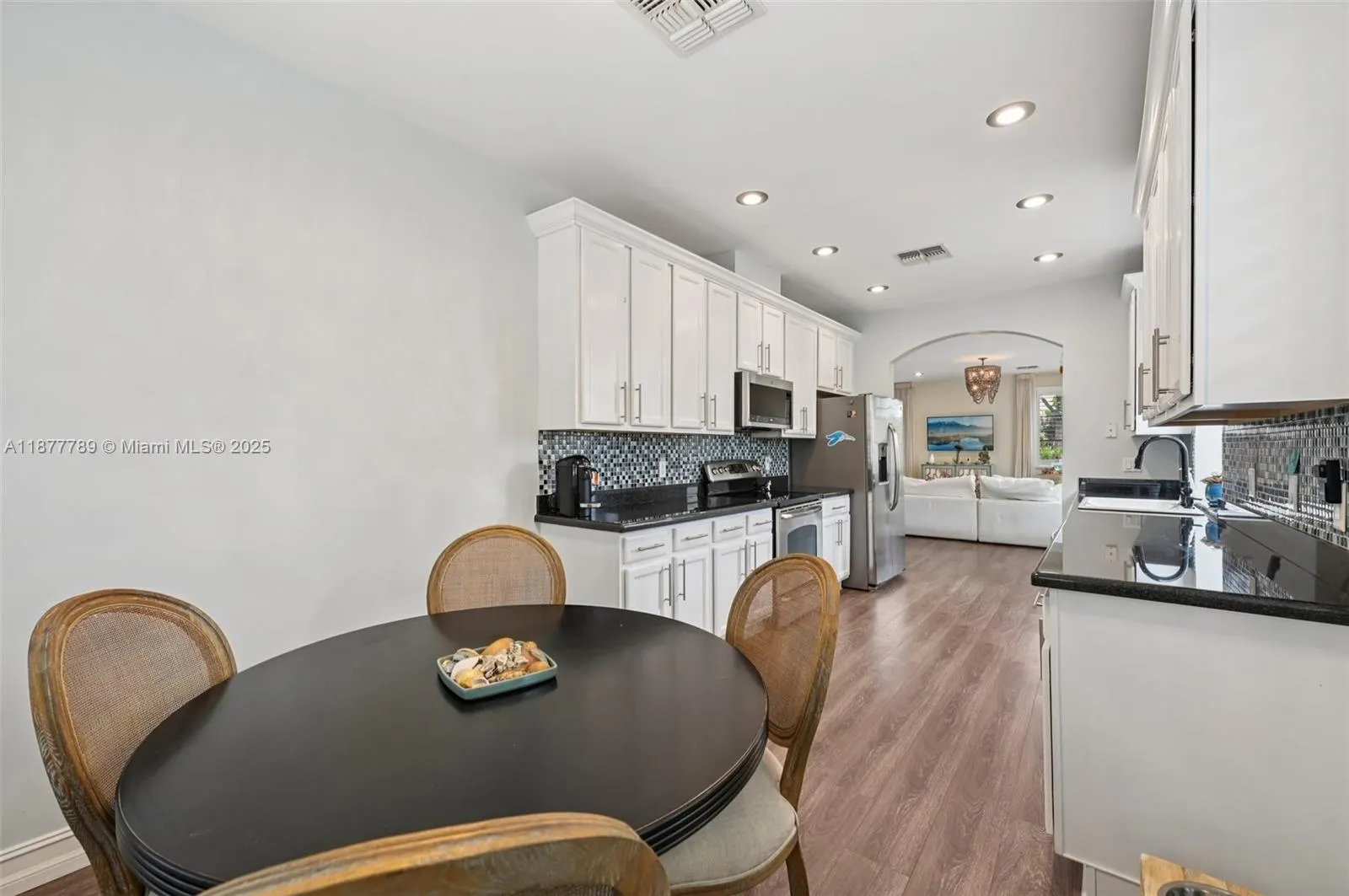 210 Via Villagio
