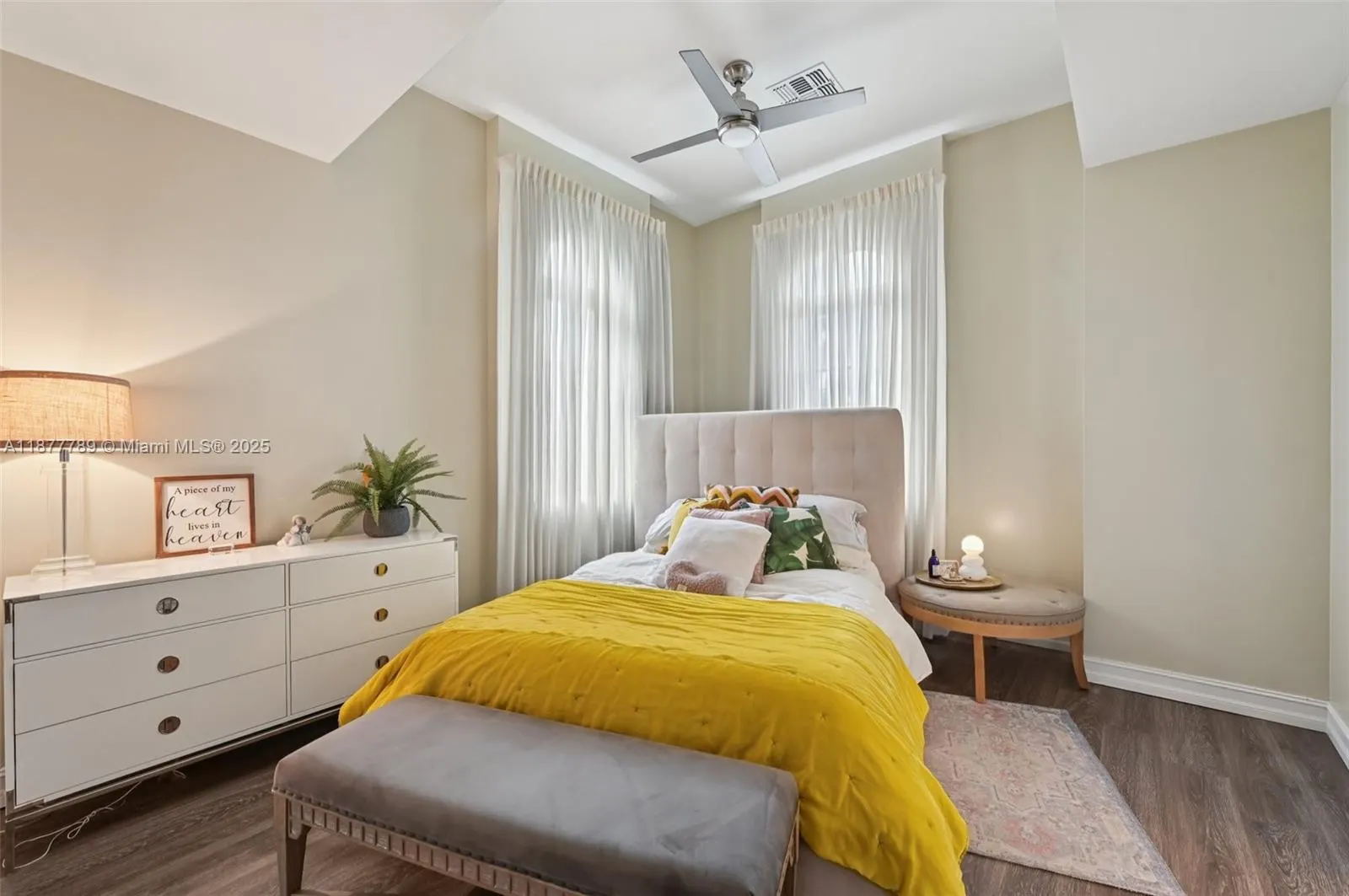 210 Via Villagio