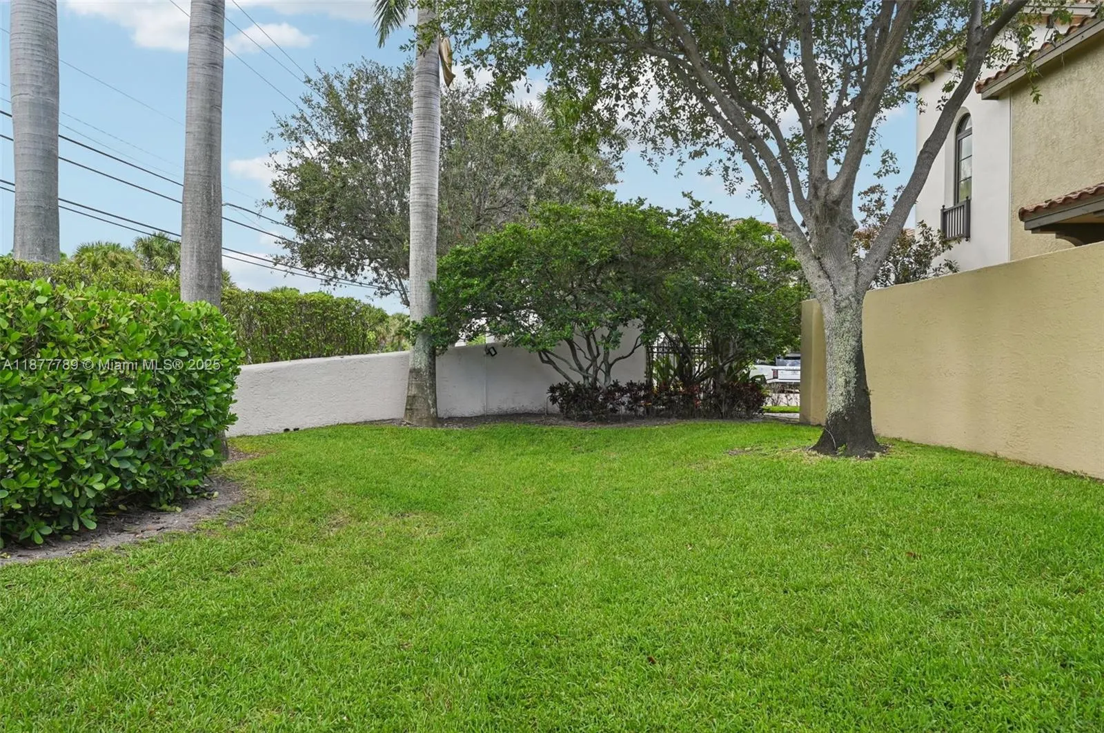 210 Via Villagio