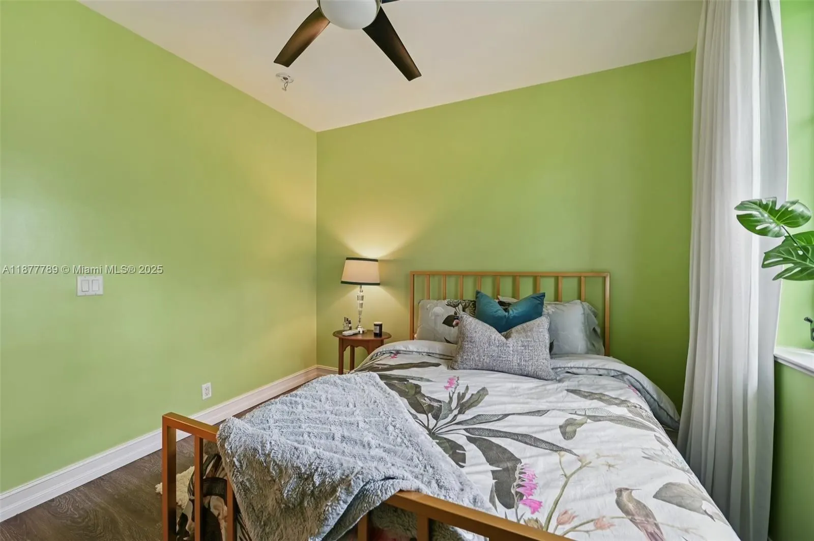 210 Via Villagio