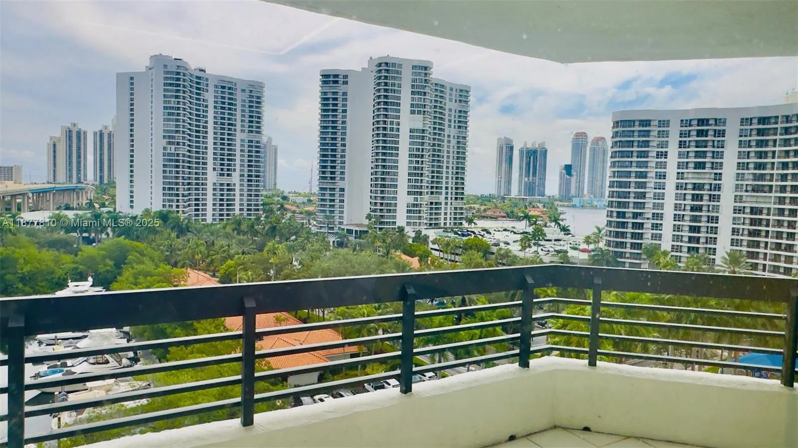 3500 Mystic Pointe Dr, #1107