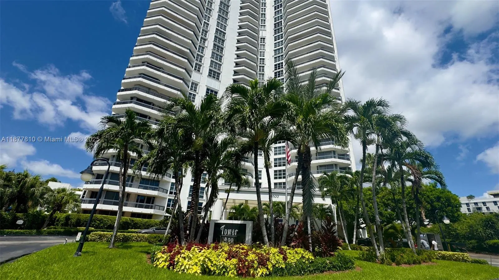 3500 Mystic Pointe Dr, #1107