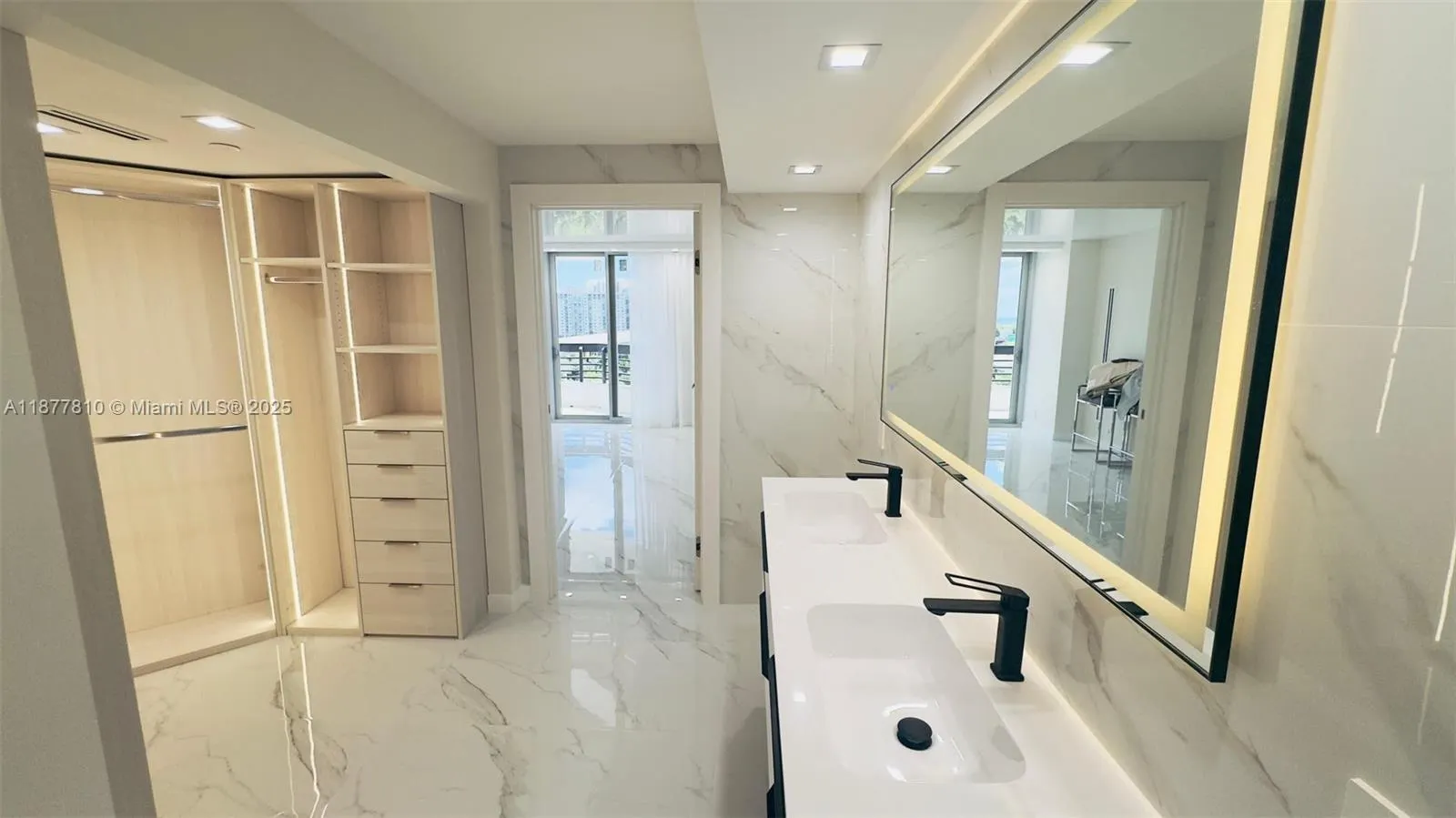 3500 Mystic Pointe Dr, #1107