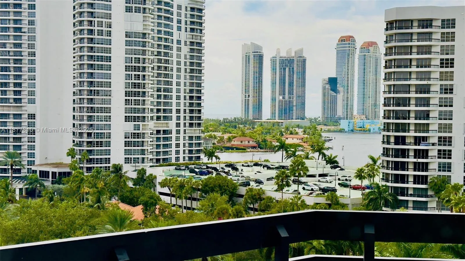 3500 Mystic Pointe Dr, #1107