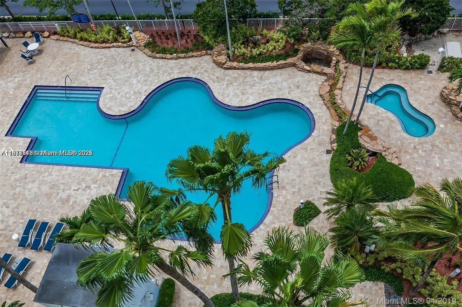 3500 Mystic Pointe Dr, #1107