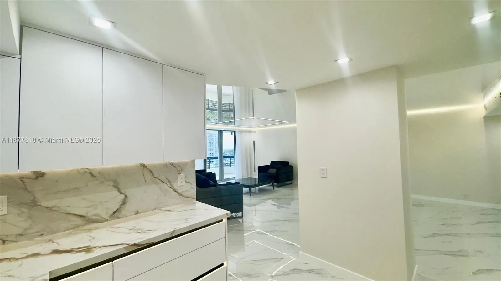 3500 Mystic Pointe Dr, #1107