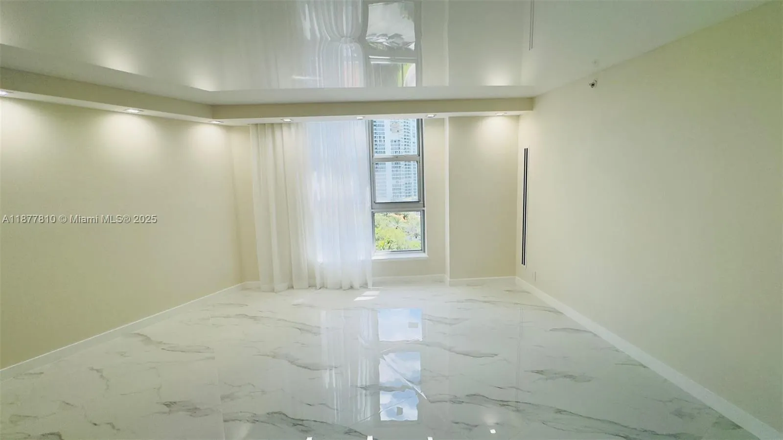 3500 Mystic Pointe Dr, #1107