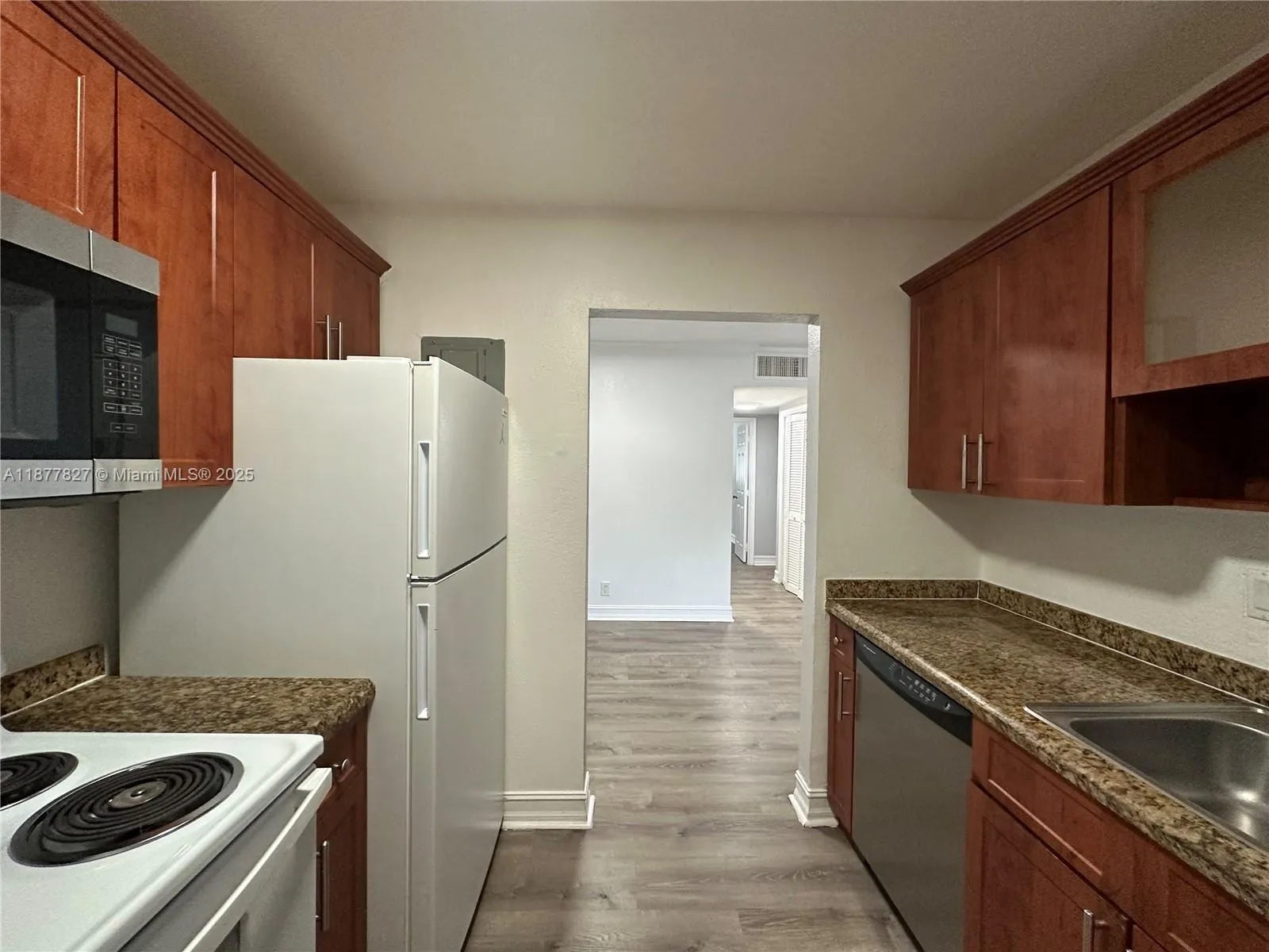 1400 NE 56th St, #104