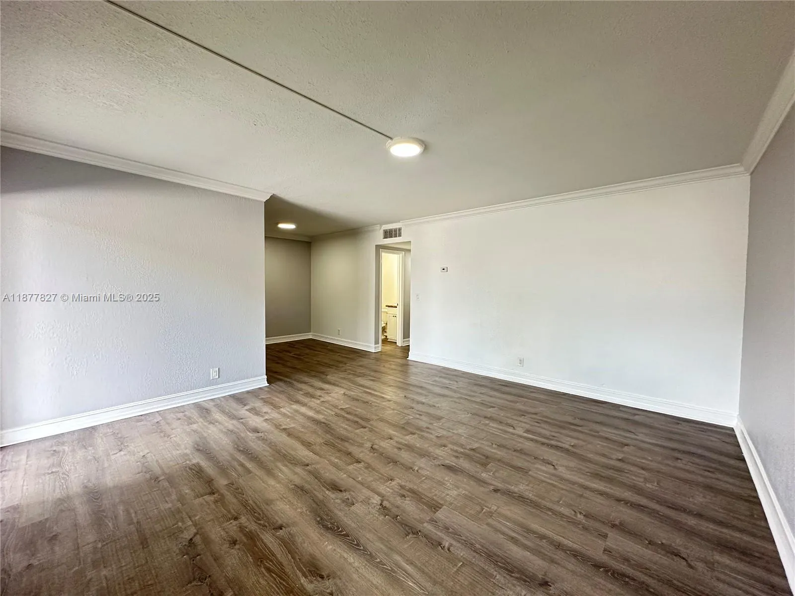1400 NE 56th St, #104
