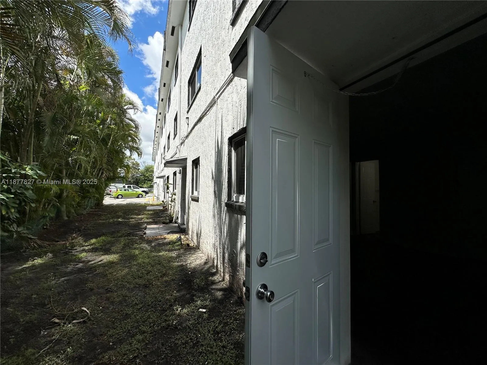 1400 NE 56th St, #104