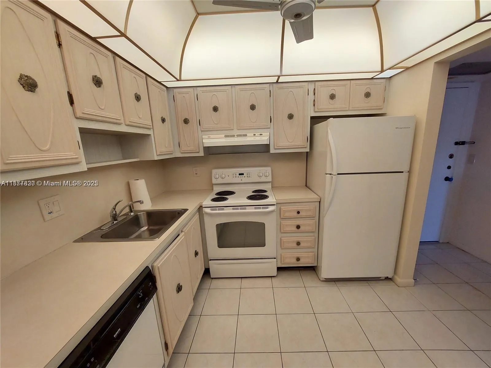 257 S Cypress Rd, #438