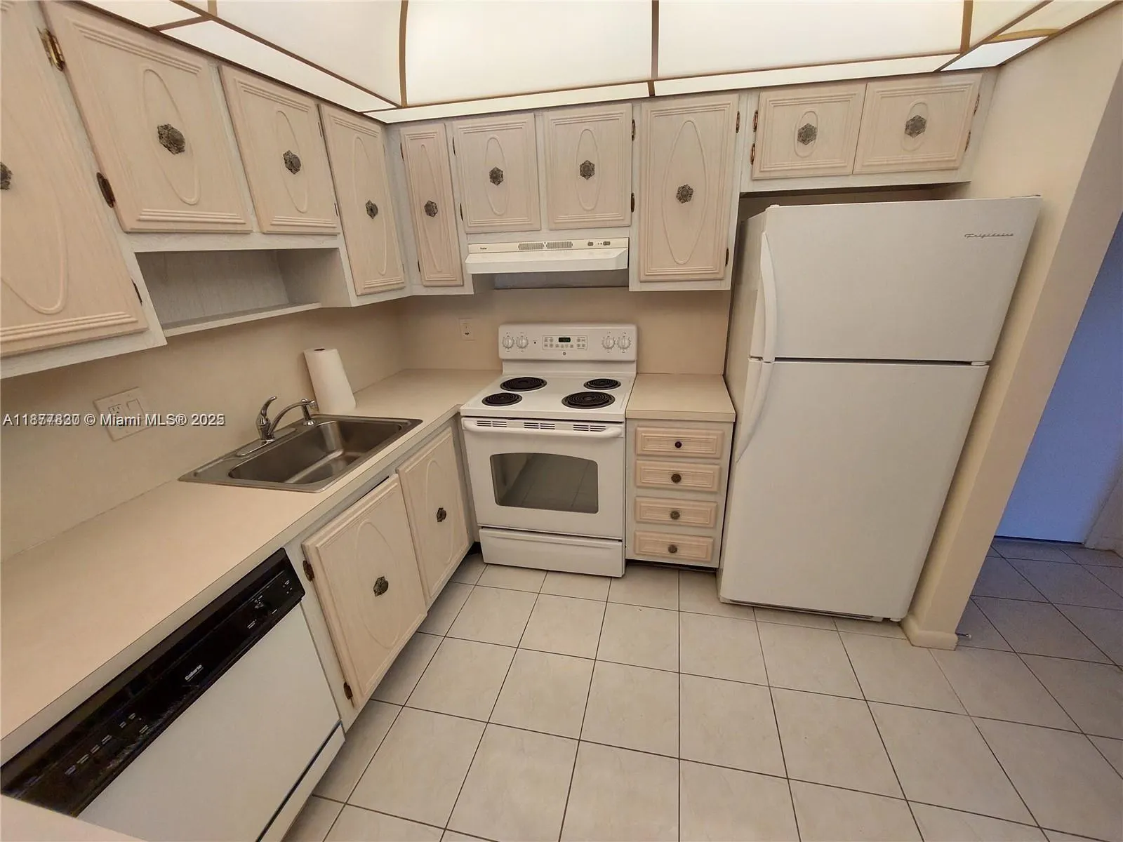 257 S Cypress Rd, #438