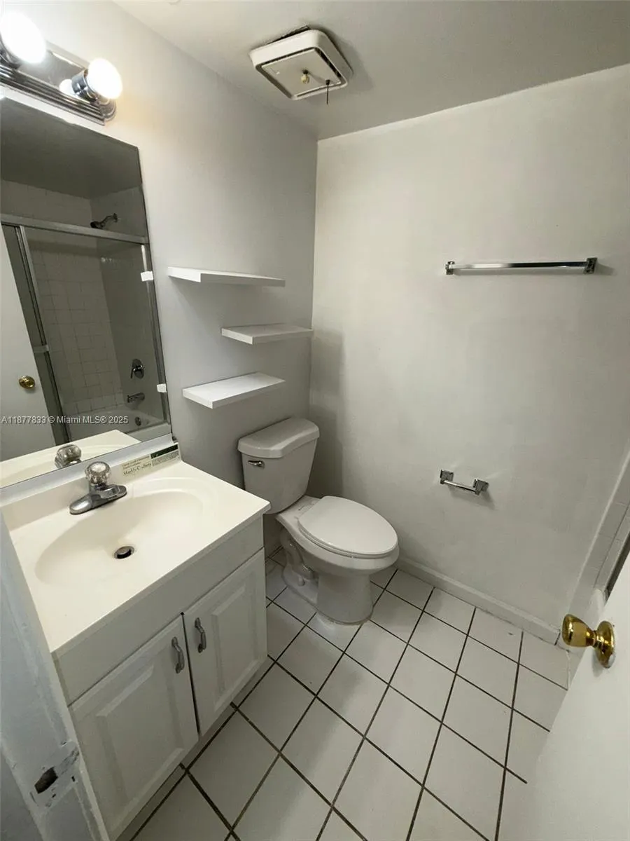 3396 Foxcroft Rd, #114
