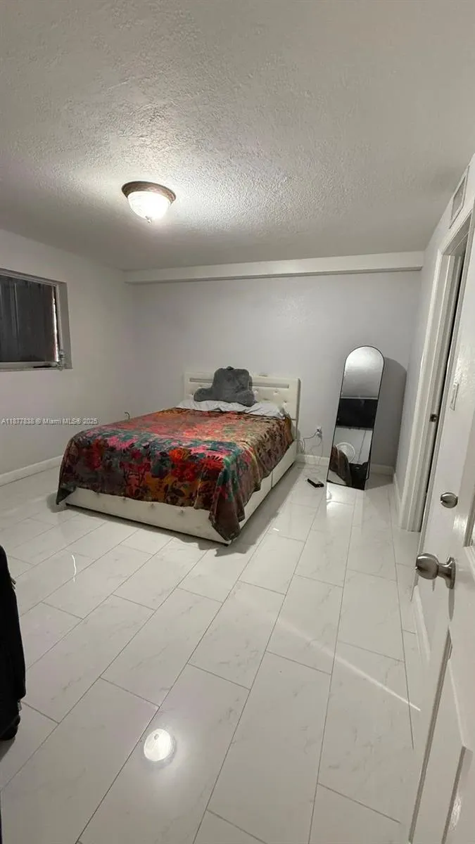 2735 W 52nd St, #104