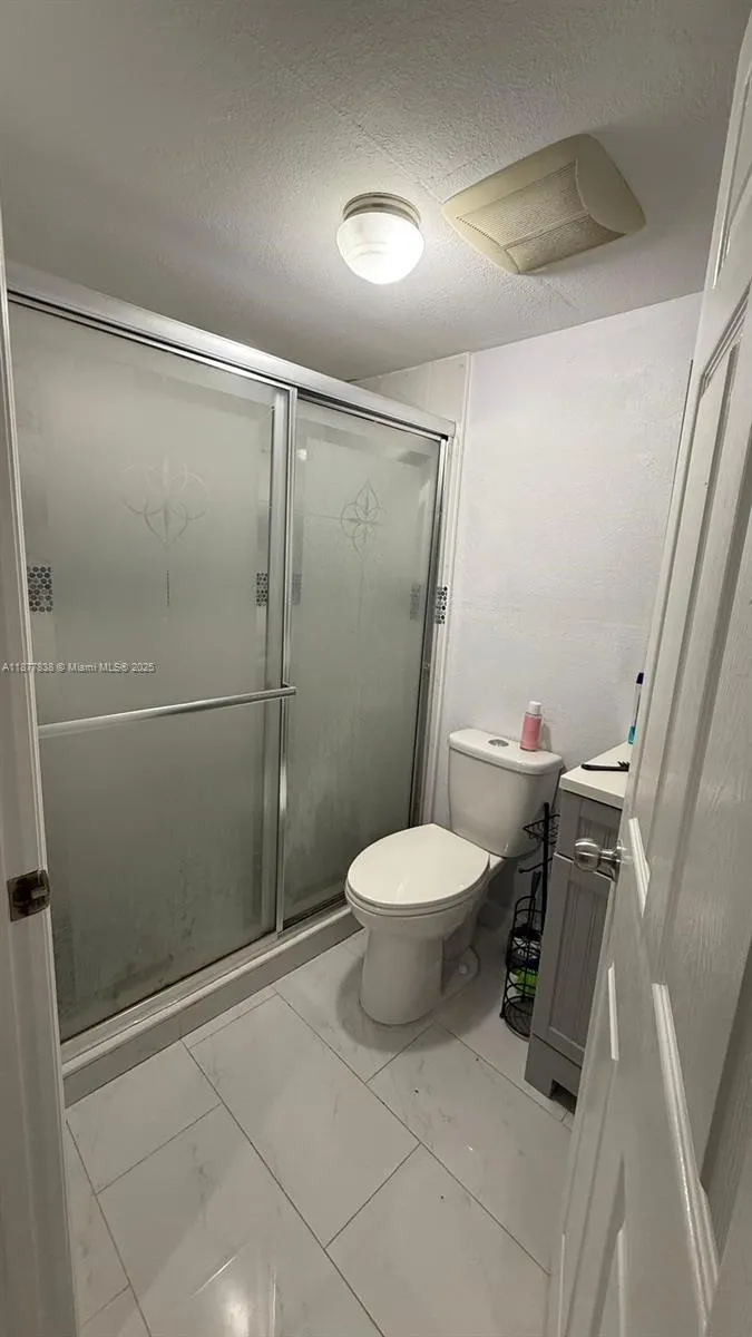 2735 W 52nd St, #104