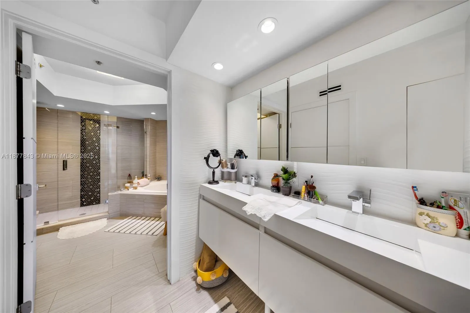 6301 Collins Ave, #2107