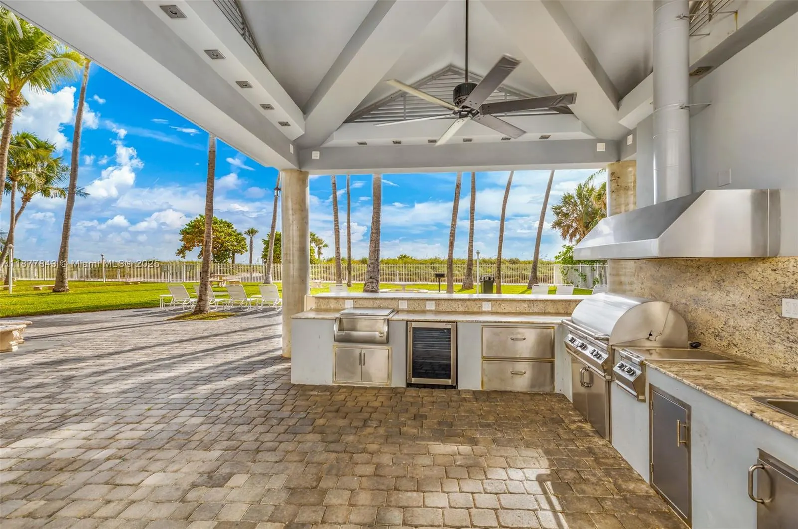 6301 Collins Ave, #2107