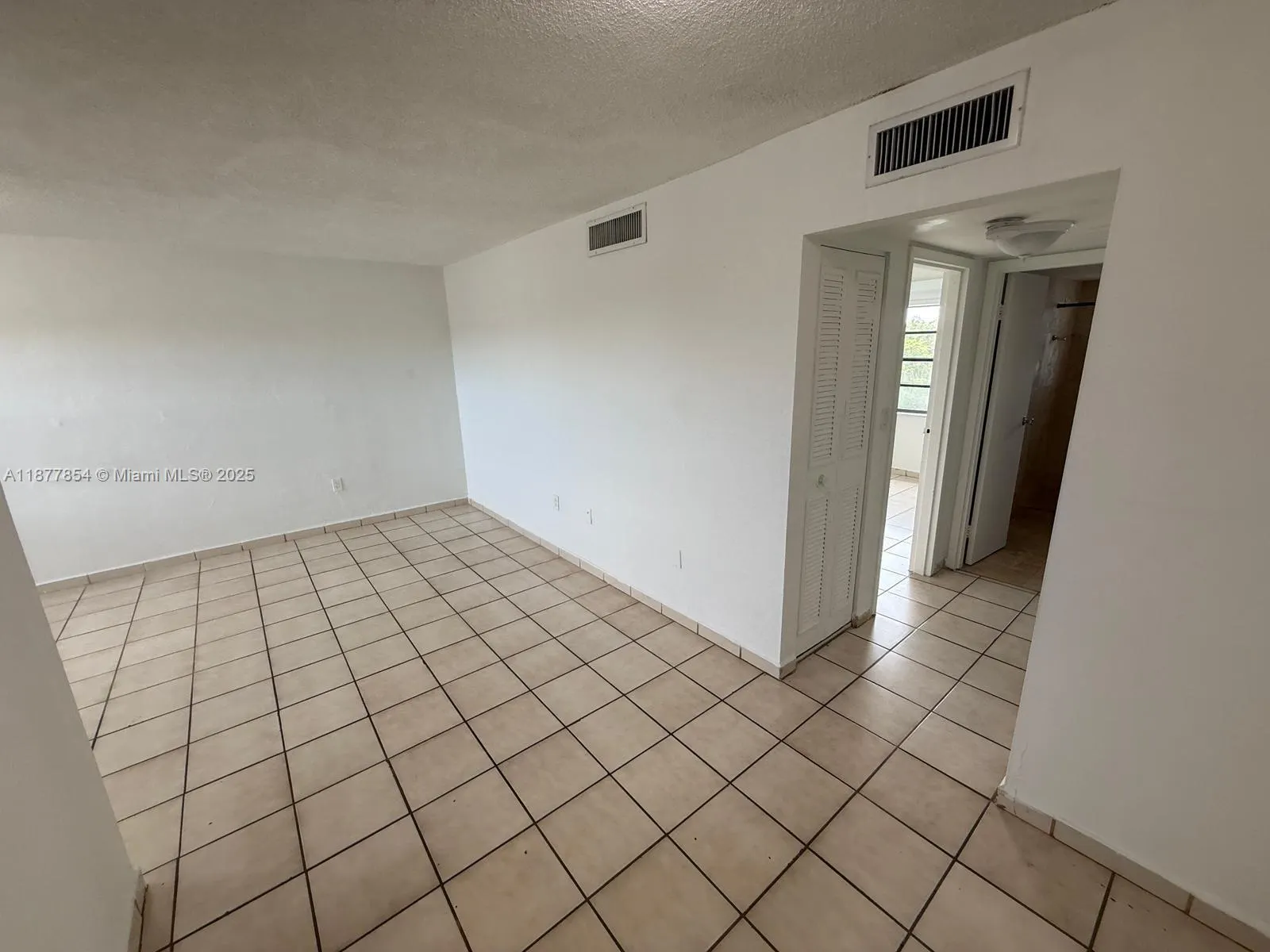 1325 W 68th St, #419