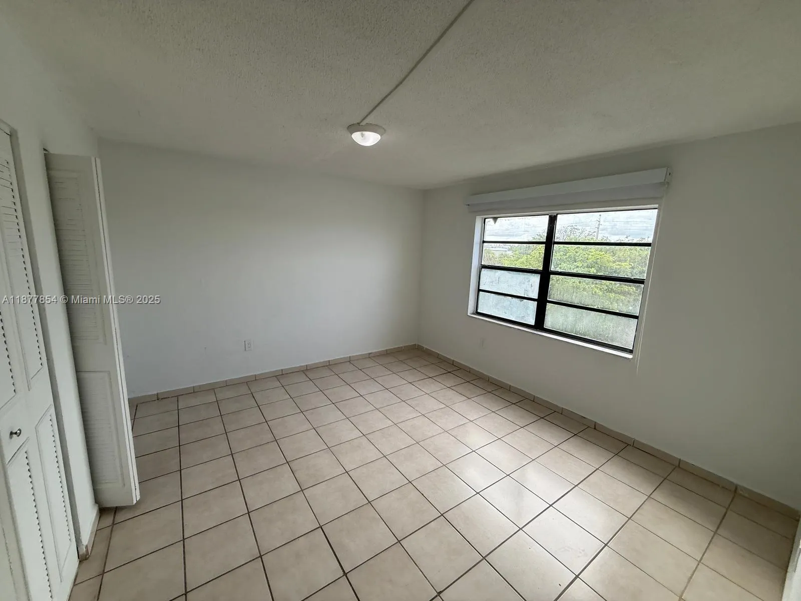 1325 W 68th St, #419