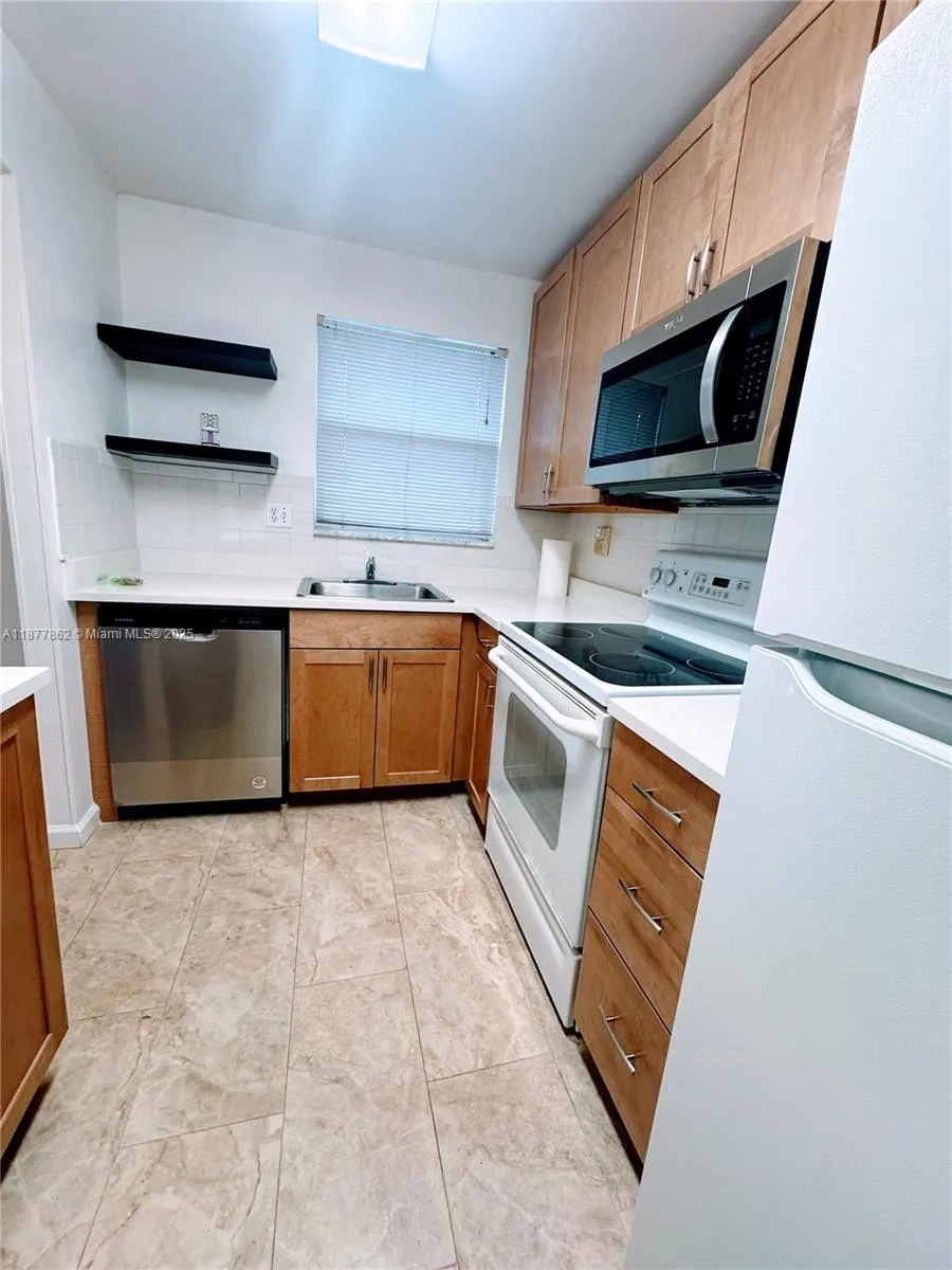 8435 Sunrise Lakes BLV, #104