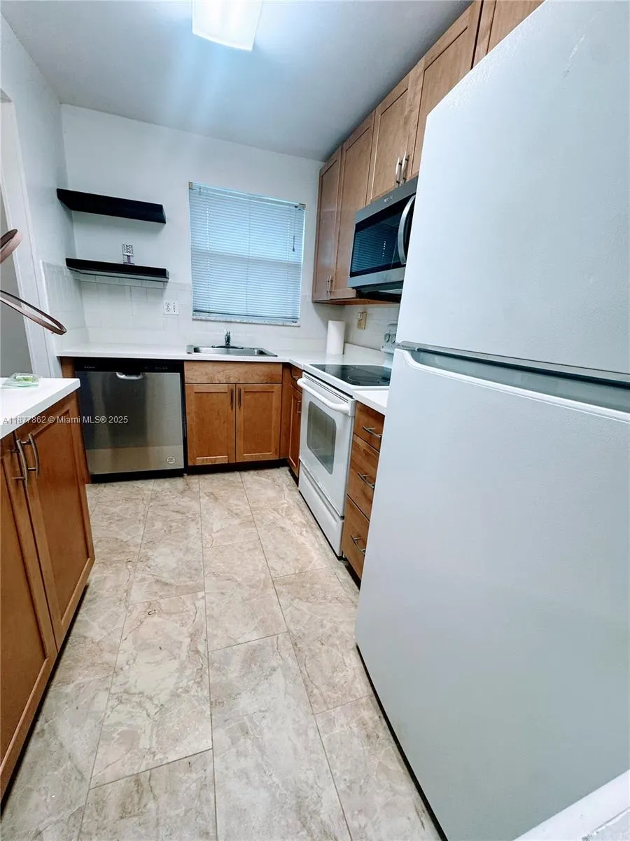 8435 Sunrise Lakes BLV, #104