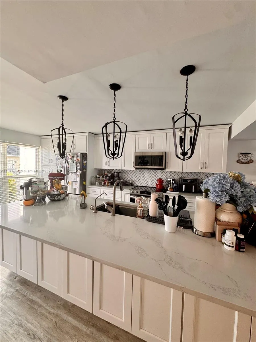 2413 NE 10th St, #149