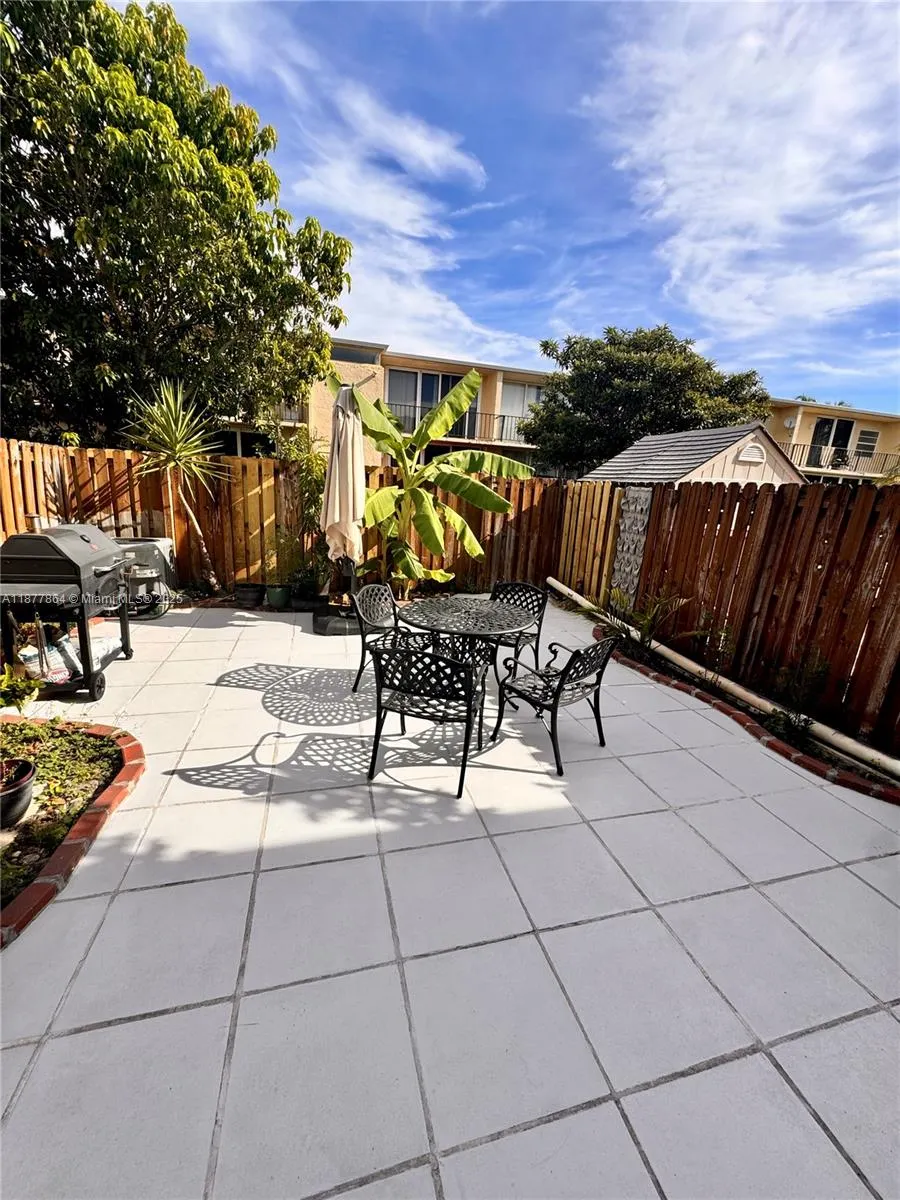 2413 NE 10th St, #149
