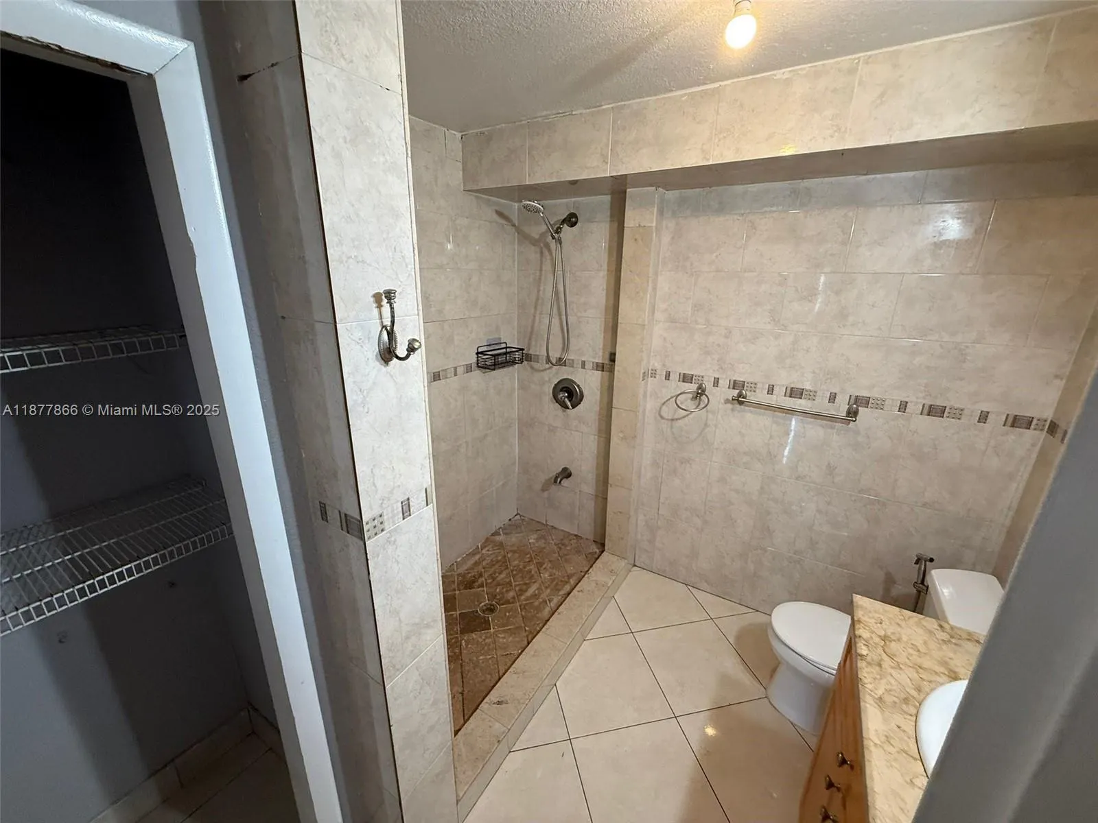 1325 W 68th St, #117
