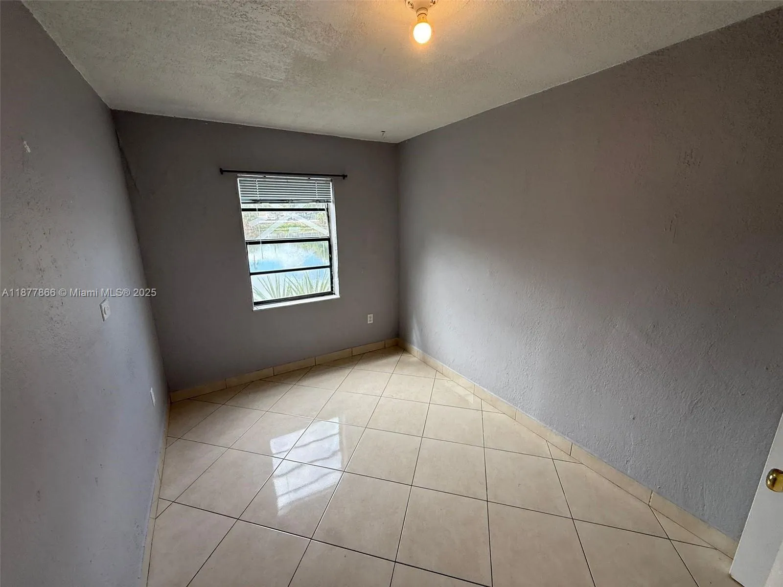 1325 W 68th St, #117
