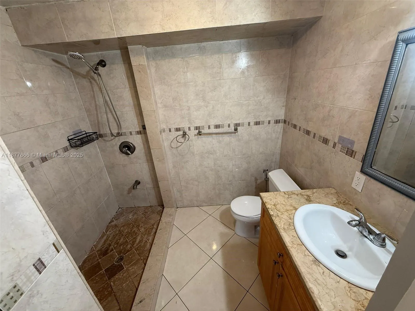 1325 W 68th St, #117