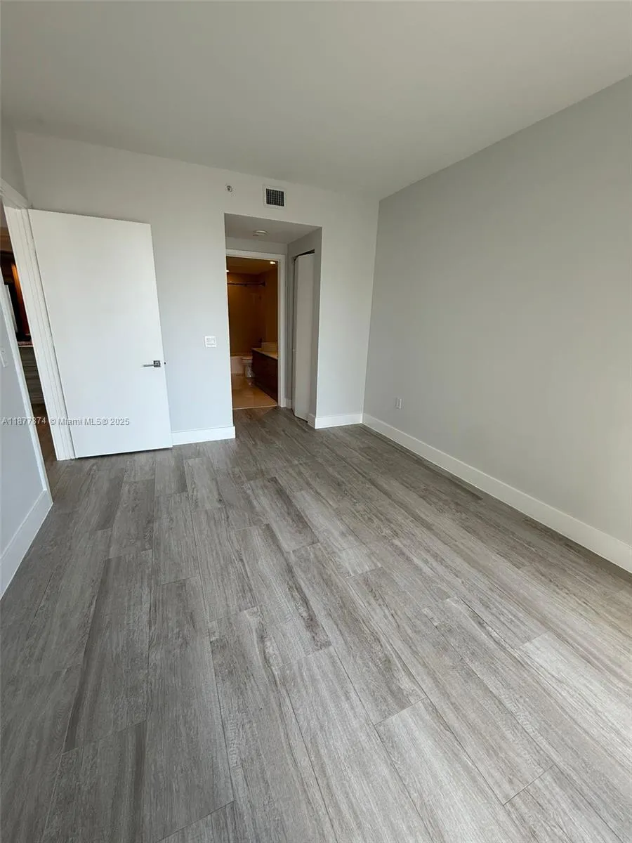 121 NE 34th St, #1902