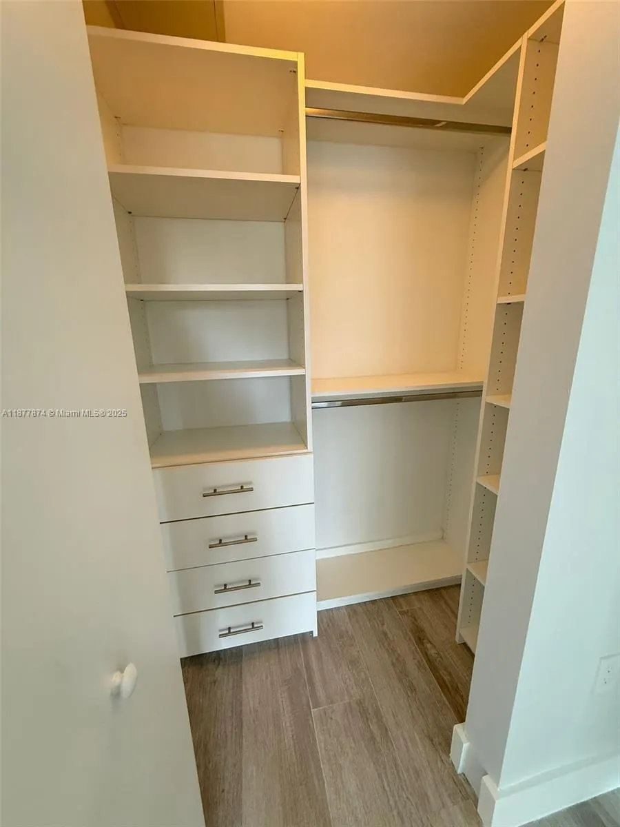 121 NE 34th St, #1902