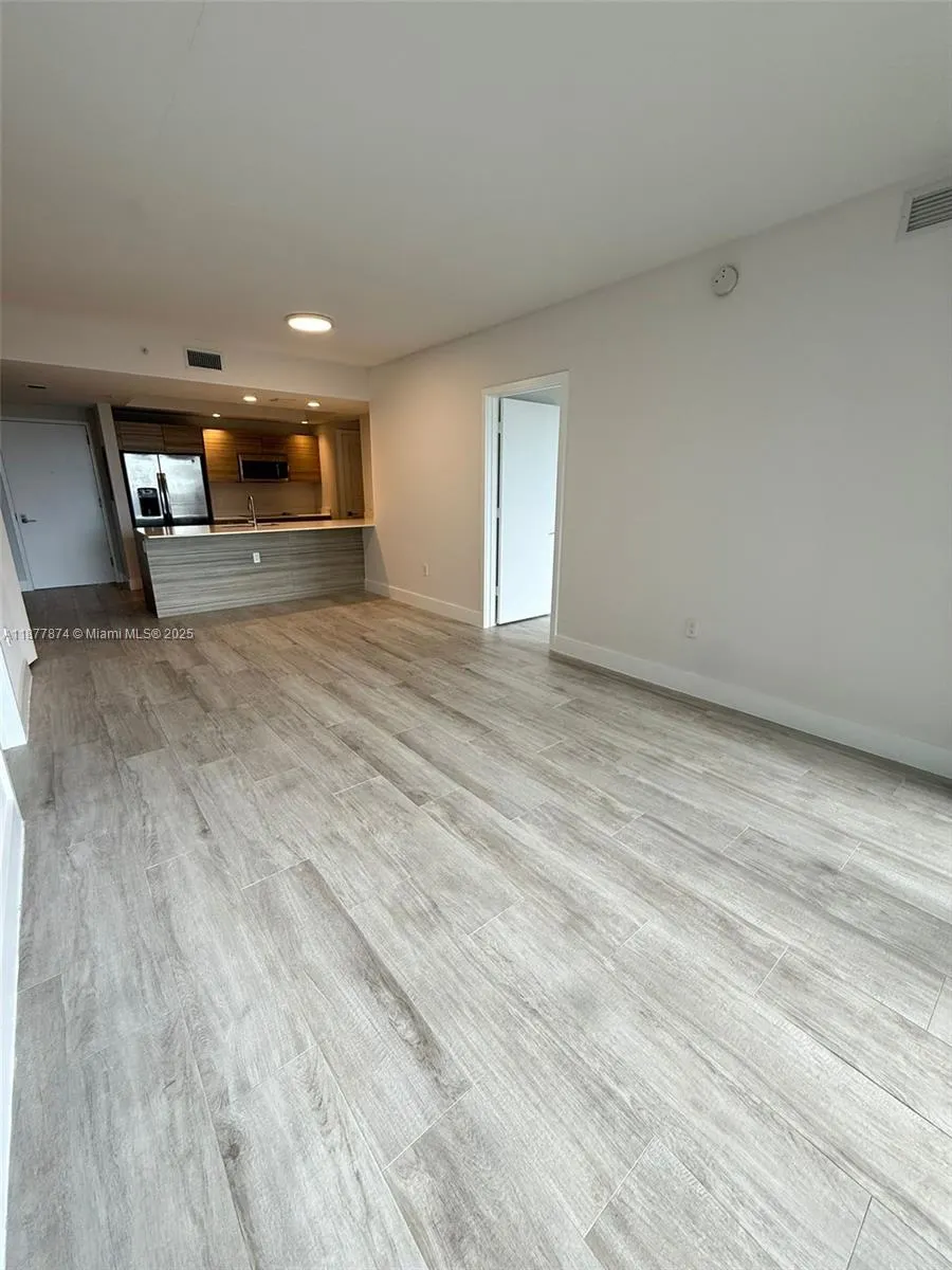 121 NE 34th St, #1902