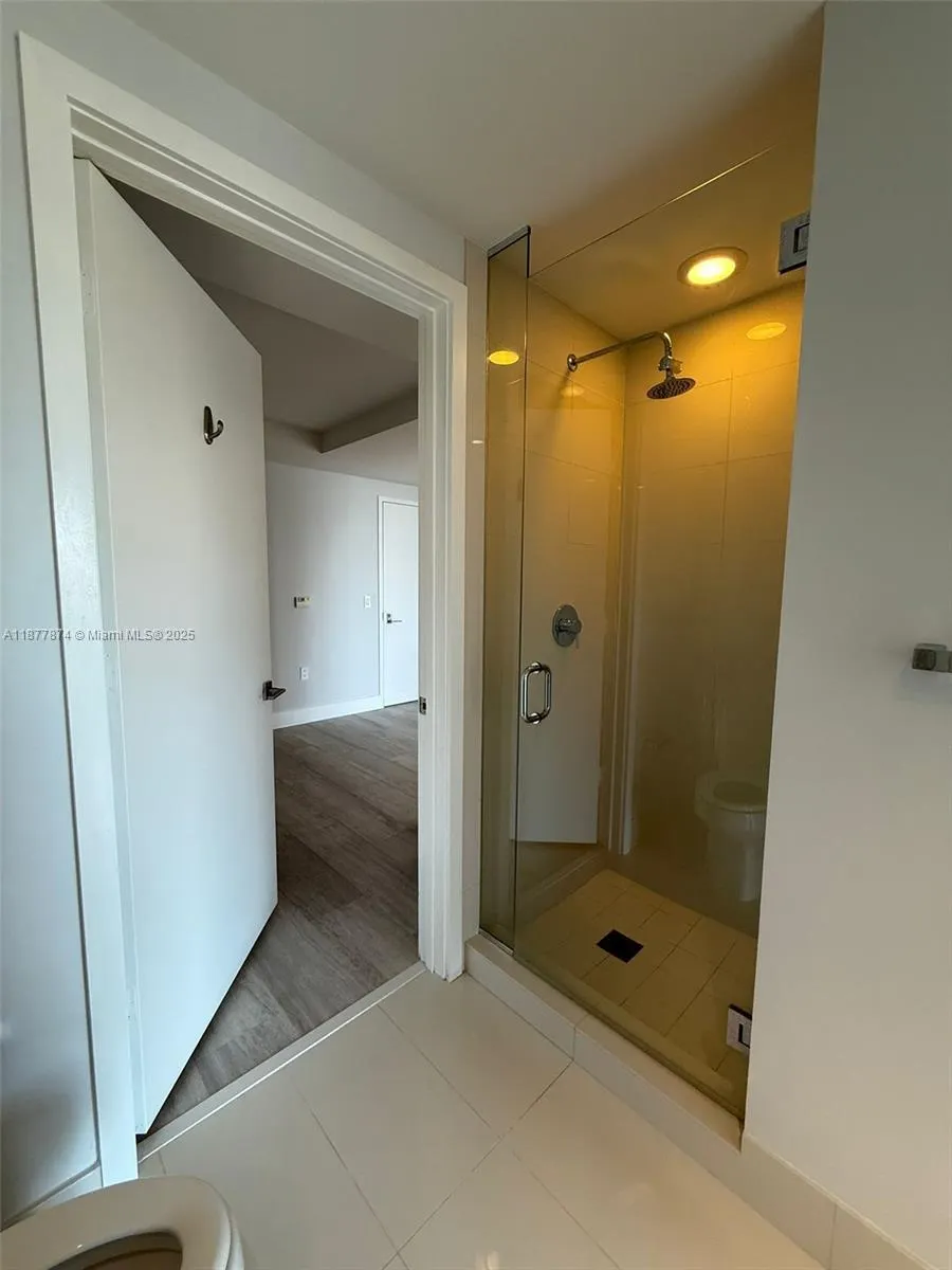 121 NE 34th St, #1902