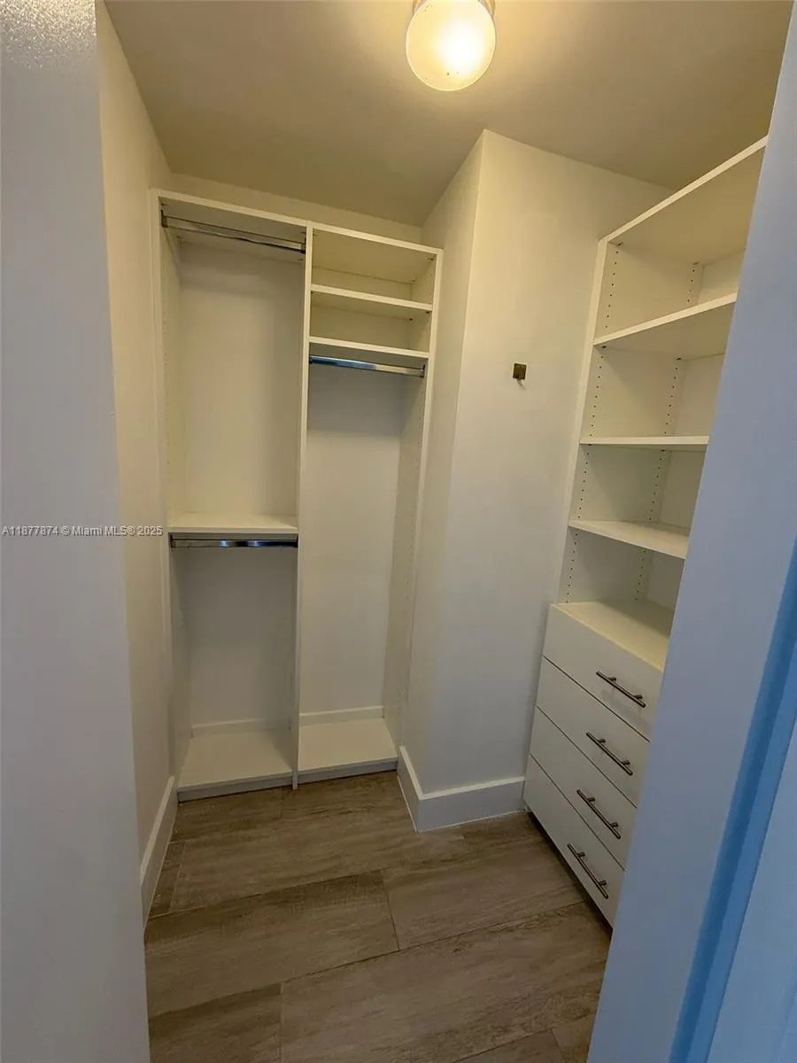 121 NE 34th St, #1902