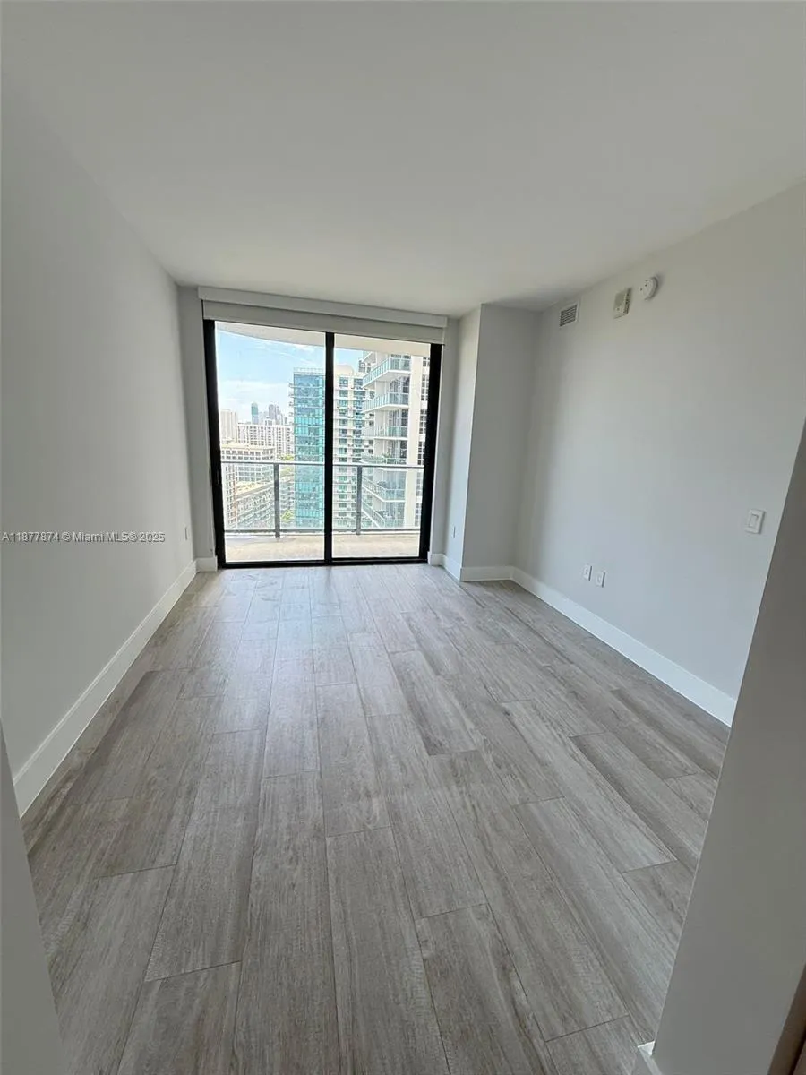 121 NE 34th St, #1902