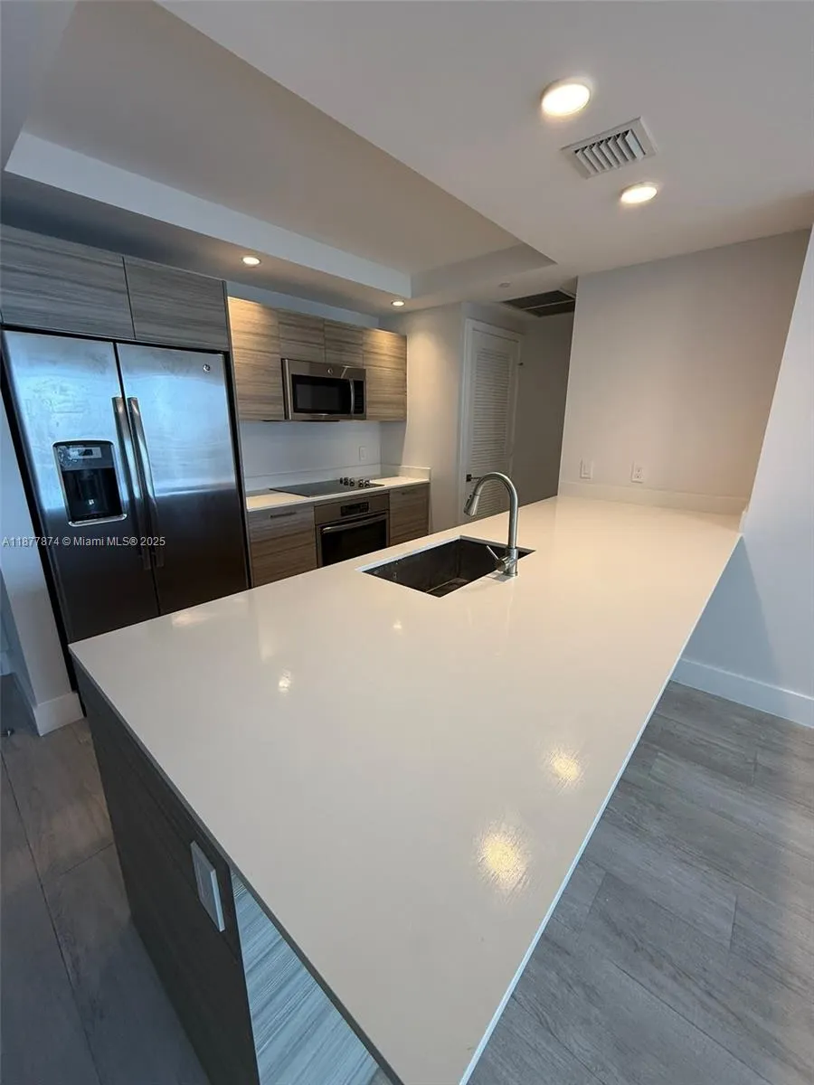121 NE 34th St, #1902