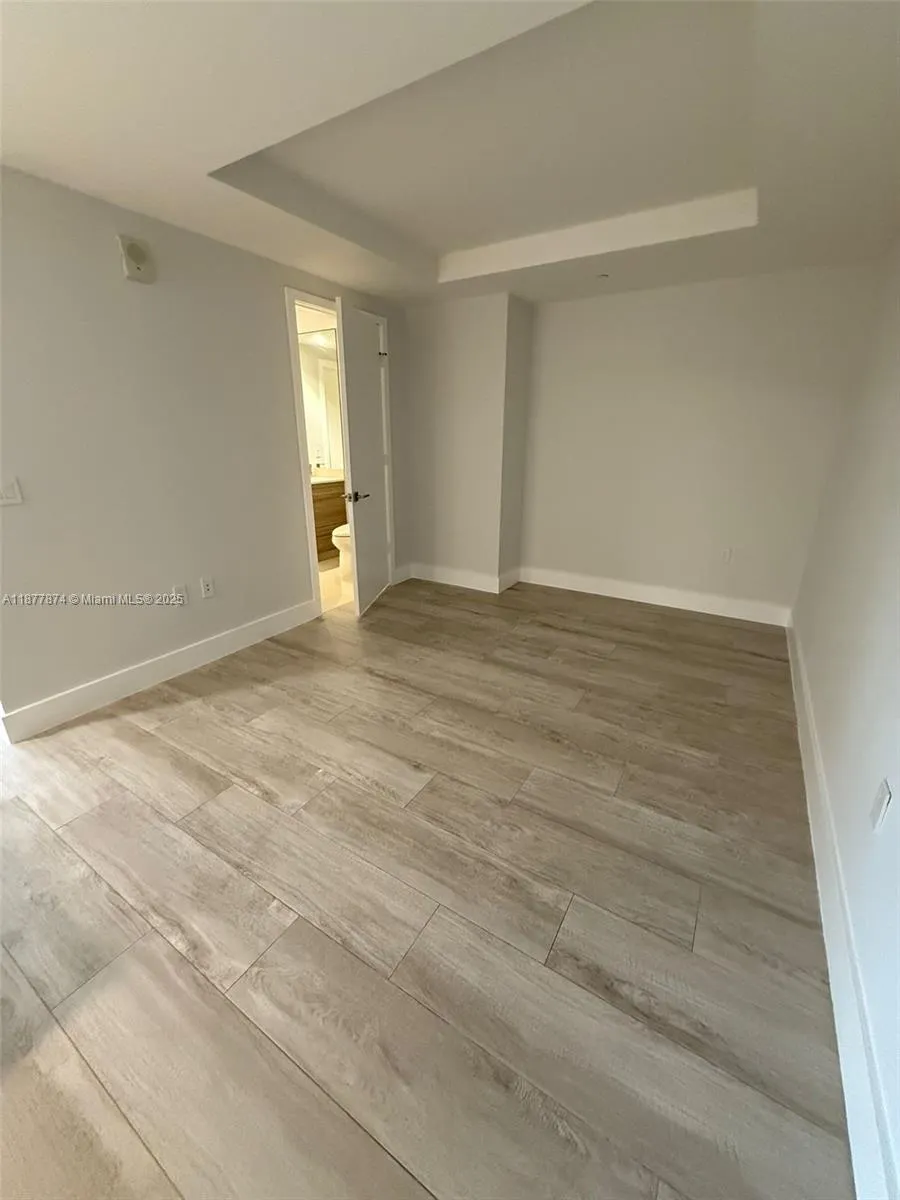 121 NE 34th St, #1902