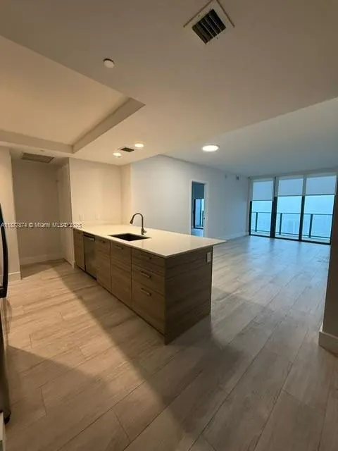 121 NE 34th St, #1902