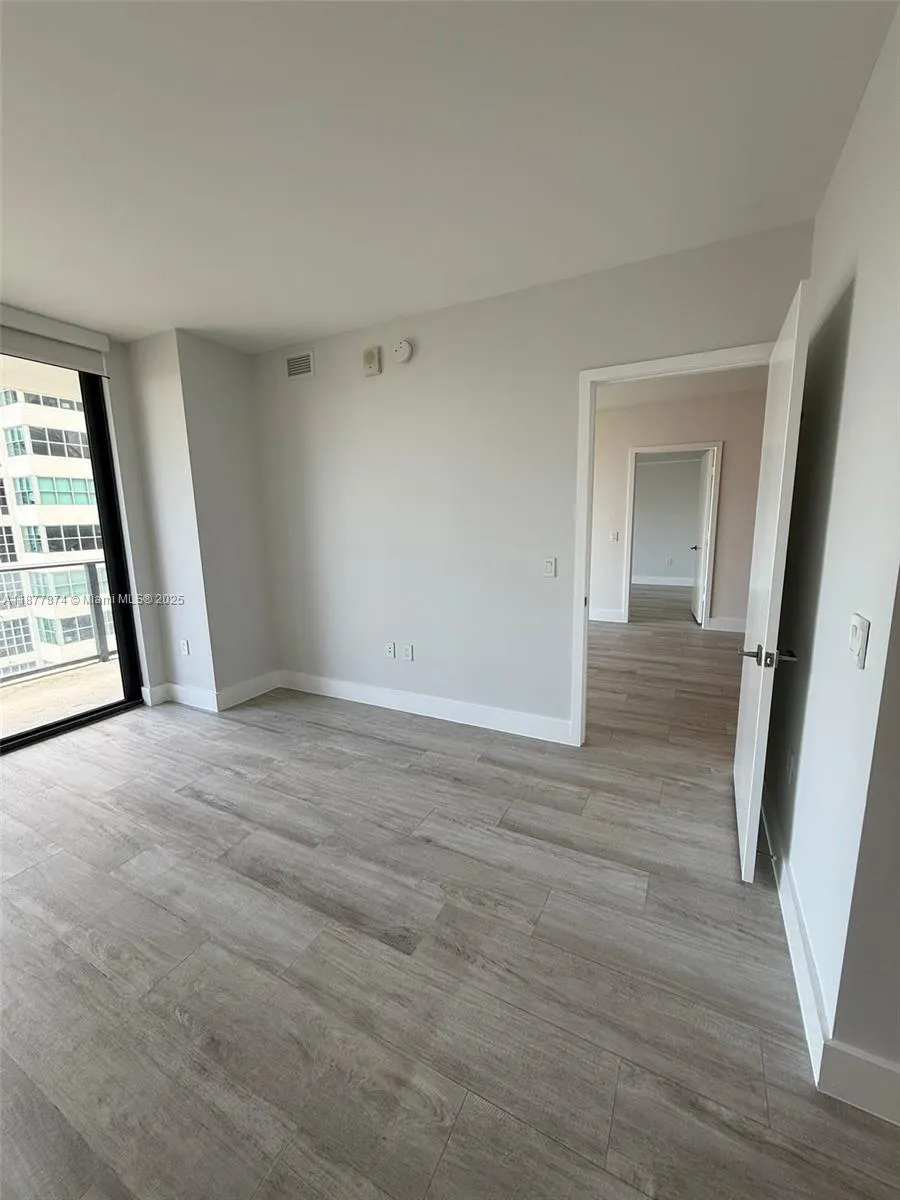 121 NE 34th St, #1902