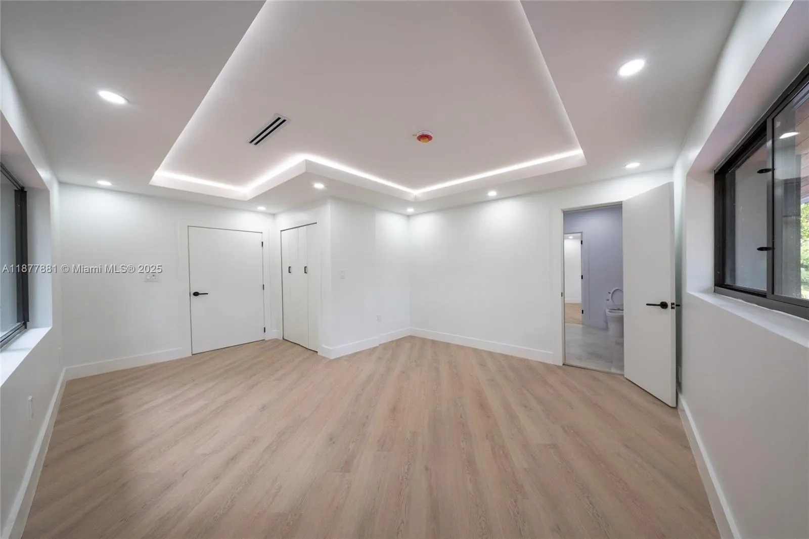 6525 SW 133