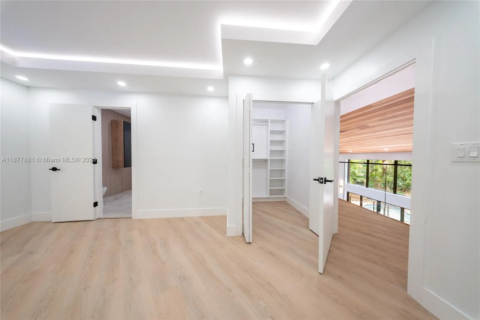 6525 SW 133