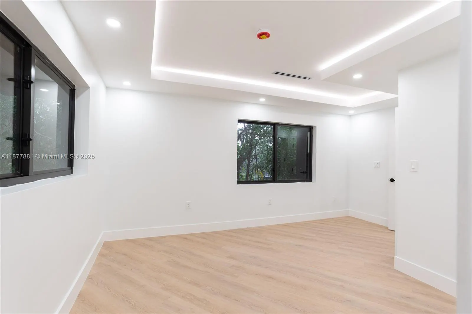 6525 SW 133