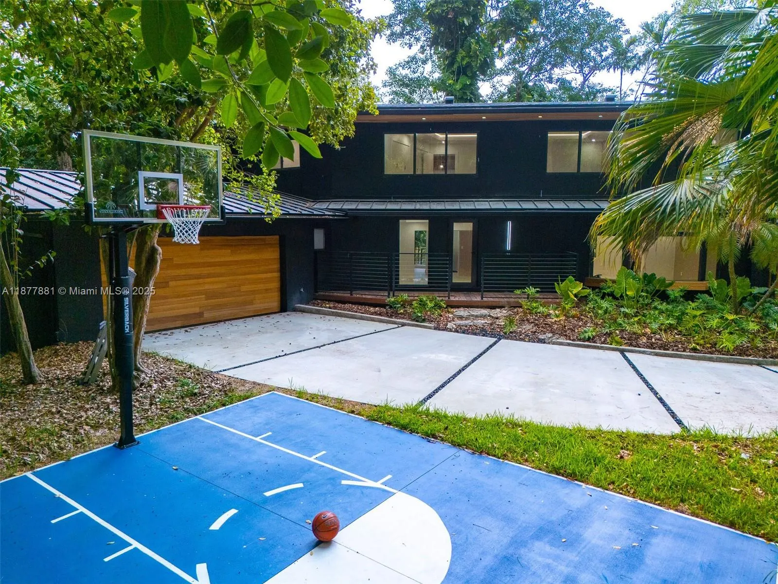 6525 SW 133